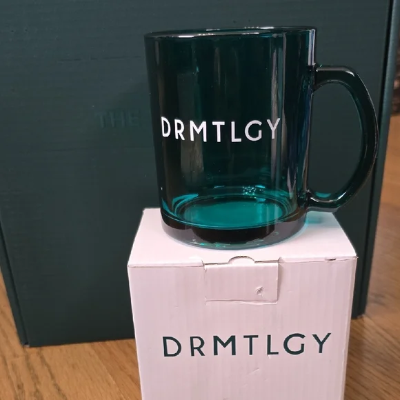 DRMTLGY Skincare Set - Blue and White - Picture 4 of 8